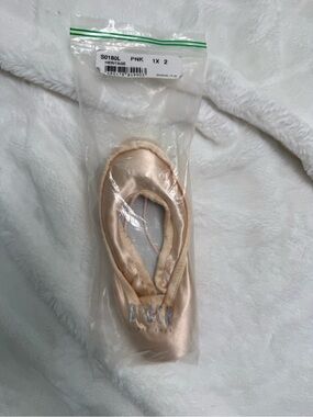 Bloch heritage pointe shoes new size 2 (1X), ballet pink